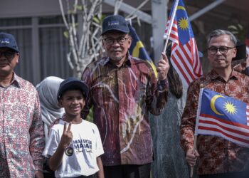 ANWAR Ibrahim selepas melancarkan Bulan Kebangsaan dan Kibar Jalur Gemilang 2024 di Cyberjaya. - UTUSAN/FAIZ ALIF ZUBIR