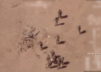 IMEJ tangkap layer dari tentera Perancis pada 22 April 2022, yang didakwa dari imej dron menunjukkan tentera Russia menanam mayat di pangkalan Gossi, utara Mali. -AFP