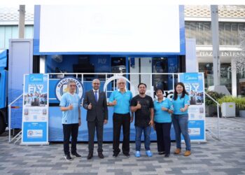 KERJASAMA antara Midea dan Manchester City menerusi kempen 'Buy Win Fly 2.0'.