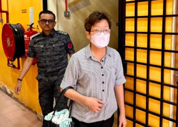 LEONG Siew Mei didenda RM78,000 oleh Mahkamah Sesyen Teluk Intan  atas kesalahan membenarkan 13 PATI masuk dan tinggal di premis syarikat itu pada Januari lalu. - UTUSAN/MUHAMAD NAZREEN SYAH MUSTHAFA