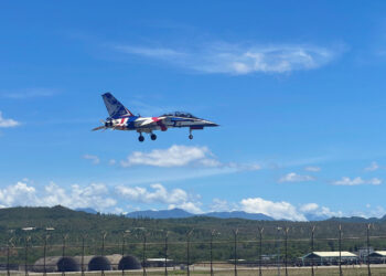 SEBUAH jet pelatih Brave Eagle mendarat di sebuah pangkalan tentera semasa hari pertama latihan tahunan Han Kuang di Taitung, Taiwan pada 22 Julai 2024.- AGENSI