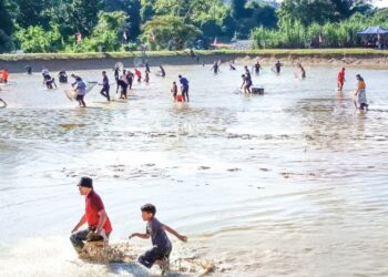 KIRA-kira 300 orang menyertai Program Pesta Mengoca myKP Sungai Jerneh di Kampung Sungai Jerneh, Gemencheh, Tampin, Negeri Sembilan. – UTUSAN/NOR AINNA HAMZAH