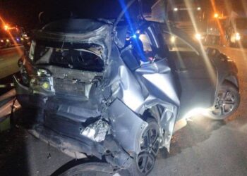 KEADAAN kereta Honda HR-V 1.8L V dipandu K.Sivanesan yang mengalami kerosakan di Lebuhraya Utara Selatan selepas dilanggar sebuah lori tanker dalam kejadian di kilometer 53.2 Lebuhraya Utara Selatan (arah utara)awal pagi tadi.