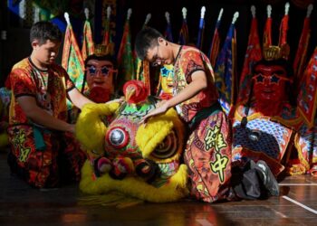 TARIAN singa berasal dari China tetapi etinik Cina Malaysia paling giat mempromosikan tarian berkenaan dalam pelbagai acara. – UTUSAN/PUQTRA HAIRRY