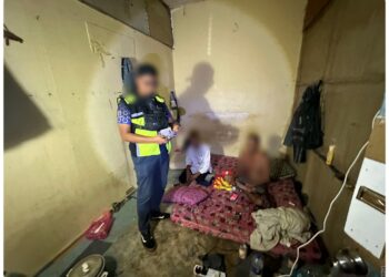 SEBAHAGIAN daripada warga asing yang ditahan dalam Ops Sapu yang dijalankan di sekitar Johor Bahru.