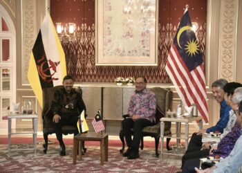 ANWAR Ibrahim menerima kunjungan hormat Pengiran Muda Mahkota Al-Muhtadee Billah Sultan Hassanal Bolkiah di Putrajaya.