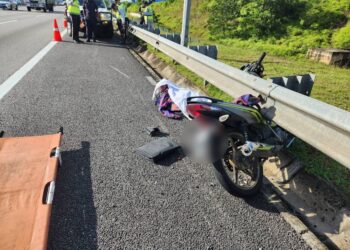 KEADAAN kemalangan yang mengakibatkan seorang penjawat awam yang maut selepas motosikal ditungganginya terlangar tayar lori yang bergolek dari arah bertentangan dalam kejadian di Kilometer 266.9 Lebuhraya Utara-Selatan arah utara di Seremban pagi tadi.