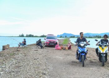 MAKLUMKAN kepada keluarga, kenalan terdekat atau menggunakan aplikasi pengesan supaya setiap aktiviti dapat dikesan dnegan mudah sekiranya berlaku insiden yang tidak diingini.-GAMBAR HIASAN