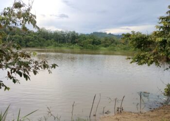 KAWASAN sungai yang menjadi lokasi seorang lelaki dikhuatiri lemas pada petang semalam di di Kampung Empa, Pokok Sena.