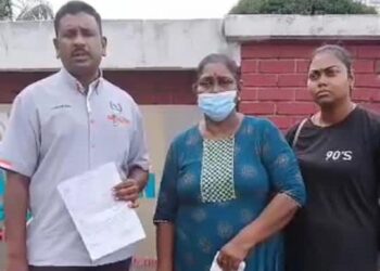 Tangkap layar menunjukkan Saroja (tengah) berkongsi pengalaman buruknya ketika menerima rawatan di hospital awam di bandar raya ini