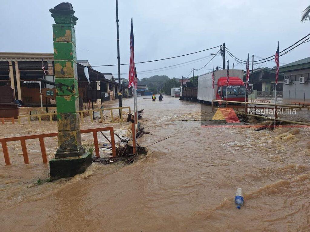 Banjir Masjid Tanah: Enam PPS dibuka, 248 mangsa terjejas Banjir Masjid Tanah: Enam PPS dibuka, 248 mangsa terjejas