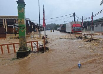 TAMAN Masjid Tanah Ria, Alor Gajah, Melaka antara yang dilanda banjir kilat.