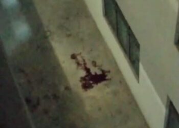 GAMBAR kesan darah yang tular di lokasi seorang kanak-kanak perempuan maut terjatuh dari tingkat 16 sebuah pangsapuri di Taman Daya, Johor Bahru.