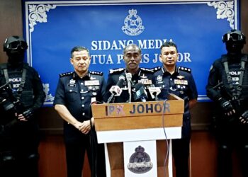 M. KUMAR mengadakan sidang akhbar di IPK Johor, Johor Bahru.