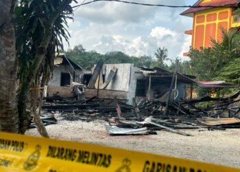 KEADAAN rumah pusaka  didiami lima sekeluarga yang musnah dalam kebakaran di Kampung Paya Redan, Pagoh, Muar, Jumaat lalu.