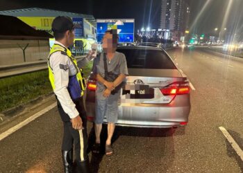 SALAH seorang daripada pemandu wanita yang ditahan memandu dalam keadaan mabuk dalam operasi khas dijalankan di Johor.