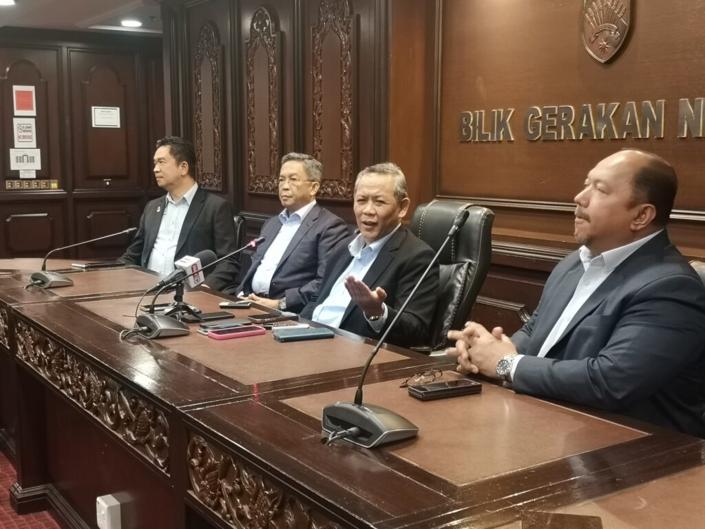 Aminuddin nafi ura sertai Kabinet Aminuddin nafi ura sertai Kabinet