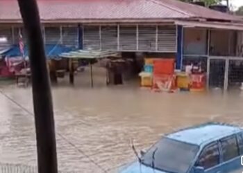KAWASAN Pasar Awam Padang Matsirat yang dilanda banjir kilat pada awal pagi ini akibat hujan berterusan pada semalam di Langkawi.