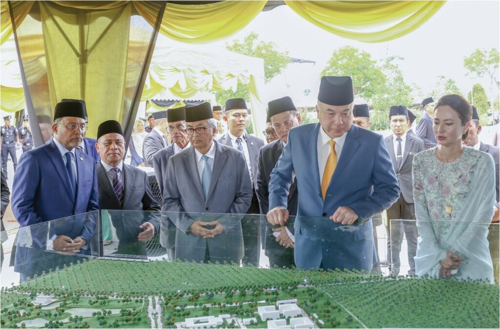 Sultan Nazrin rasmi UiTM Tapah Sultan Nazrin rasmi UiTM Tapah