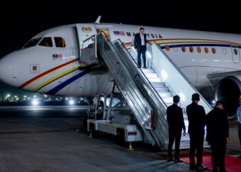 ANWAR Ibrahim dan delegasi selamat tiba di New Delhi, India bagi memulakan lawatan rasmi.