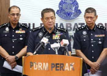 AZIZI Mat Aris dalam sidang akhbar pada  Perhimpunan Bulanan Ketua Polis Perak di IPK Perak, Ipoh. - UTUSAN/MUHAMAD NAZREEN SYAH MUSTHAFA