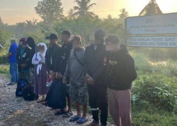 LAPAN orang pendatang asing tanpa izin (PATI) ditangkap Maritim Malaysia di Kuala Sungai Sanglang, Pontian, Johor, pagi kelmarin.