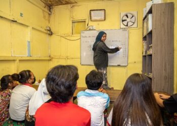 HANYA 16 daripada 150 pusat pembelajaran alternatif (ALC) di negara ini yang berdaftar dengan Kementerian Pendidikan.