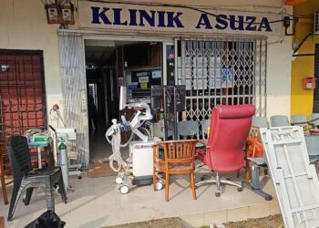 SEBUAH klinik yang terjejas akibat banjir kilat yang melanda Masjid Tanah, Alor Gajah, Melaka.