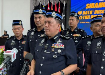 KETUA Polis Kuala Lumpur, Datuk Rusdi Mohd. Isa (tengah) ketika sidang akhbar selepas Istiada Penanugerahan Pingar Jasa Pahlawan Negara di Kontinjen Kuala Lumpur hari ini.