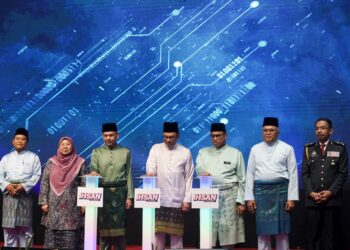 PERDANA Menteri, Datuk Seri Anwar Ibrahim meluncurkan portal IHSAN MADANI pada Majlis Amanat Bersama Warga Penguatkuasa KPDN dan Pelancaran Portal IHSAN MADANI di Pusat Konvensyen Antarabangsa Putrajaya (PICC) di sini, hari ini-FAISOL MUSTAFA