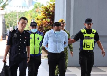 AHMAD Faizal Ismal didakwa memperdayakan mangsa dalam urusan mendapatkan tanah pajak pertanian kerajaan Negeri Sembilan di daerah Tampin.