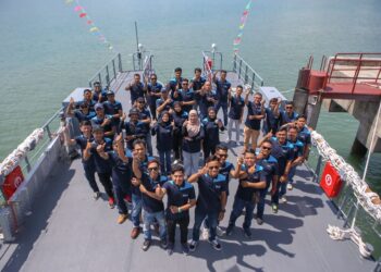 NUR Adifa Farain Razali; Nurul Izzah Ahmad Daud; Nurmira Allya Hamiza dan Nur Ikhmal Diniah Norsuaidi Akhman antara 85 kakitangan KN Aluminium & Engineering yang terlibat dalam pembinaan dua kapal peronda 38M Sea Eagle milik Tentera Laut Nigeria di Langkawi. - UTUSAN/ SHAHIR NOORDIN