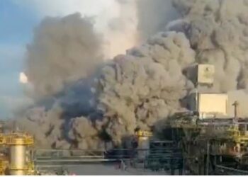 KEBAKARAN sebuah kilang dimiliki pelabur asing di Taman Perindustrian Samalaju, Jalan Pesisir Bintulu-Miri, Bintulu, Sarawak.