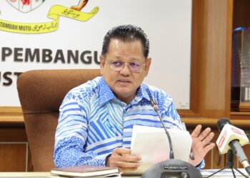 AZMAN MAHMOOD