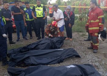 ANAK beranak antara ditemukan rentung dalam kebakaran di Kampung Blok 5, Pitas hari ini. - IHSAN BOMBA