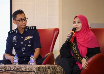 MOHAMAD Mahathir Abdullah Sapawi dan Tina Tajuddin pada Program Kesedaran Jenayah Komersial Selamatkan Wanita dari Love Scammer di Kolej Antarabangsa Taj di Ipoh hari ini. - UTUSAN/MUHAMAD NAZREEN SYAH MUSTHAFA
