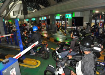 Kompleks Kastam, Imigresen dan Kuarantin (CIQ) Bangunan Sultan Iskandar (BSI) Johor adalah antara lima pintu masuk ke negara ini yang diletakkan di bawah operasi MCBA.