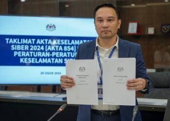 MEGAT Zuhairy Megat Tajuddin ketika sesi libat urus berhubung Akta 854 di Ibu Pejabat NACSA, Cyberjaya. - UTUSAN/FAISOL MUSTAFA