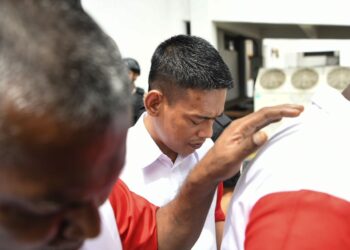 SYARAFI Abu dikenakan hukuman penjara 38 tahun dan 14 sebatan oleh Mahkamah Persekutuan yang menyemak permohonan hukuman mati bekas tukang masak itu di Kompleks Mahkamah Alor Setar. - UTUSAN/ SHAHIR NOORDIN