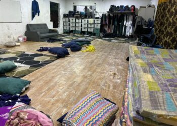 KEADAAN di dalam sebuah daripada rumah amal yang diserbu polis, semalam.