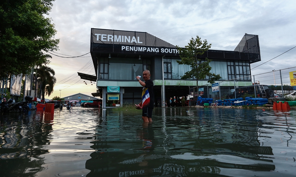 Air laut pasang besar
