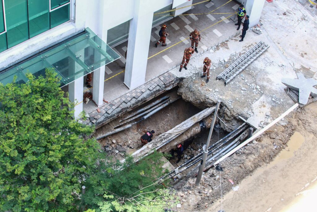 AF24082024 OPERASI MENCARI DAN MENYELAMAT JALAN MASJID INDIA 05