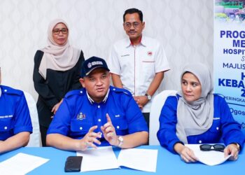 RAIS Yasin ketika sidang akhbar di Hospital Melaka. - UTUSAN/AMRAN MULUP
