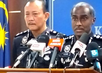 M. KUMAR dalam sidang akhbar  di IPK Johor, Johor Bahru.