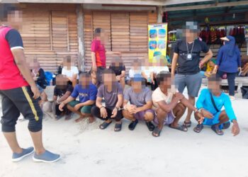 SEBAHAGIAN daripada warga asing yang tidak memiliki permit perjalanan sah ditahan dalam operasi khas di Pulau Perhentian, Besut, kelmarin.