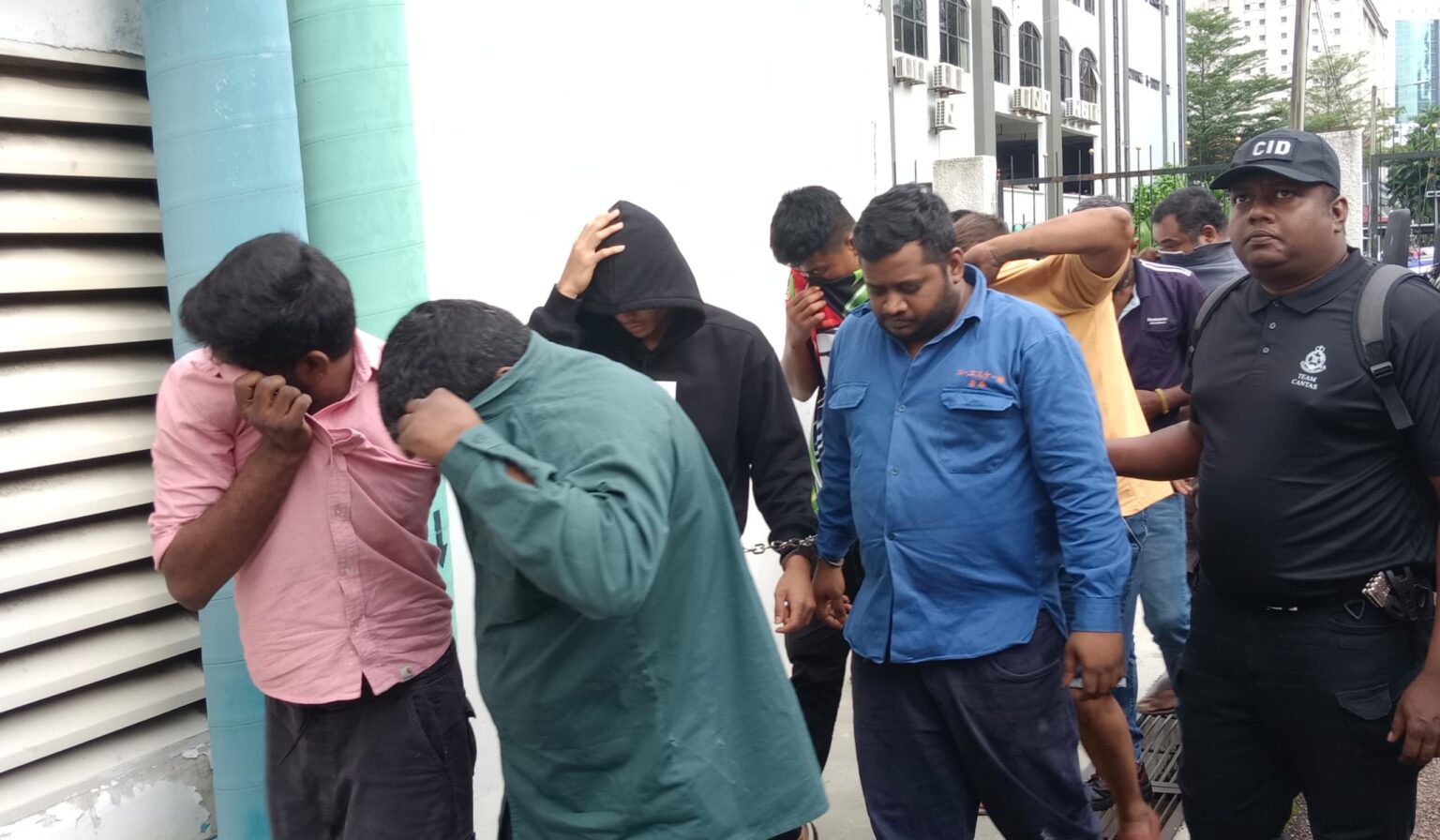 Empat Geng Bala didakwa merompak, pecah rumah - Utusan Malaysia