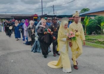 TUJUH pasangan pengantin menyertai Majlis Perkahwinan Mega anjuran Yayasan Prihatin Kluang di Dewan Sharifah Azizah, Taman Ilham, Kluang.