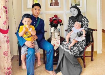 GAMBAR kenangan Mohd. Fadzil Othman bersama Siti Norhasliza Kamarudin yang maut bersama Omi Kalsom Man akibat kemalangan di Baling, Kedah.