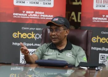 TAKIYUDDIN Hassan semasa sidang media di Kota Bharu, Kelantan semalam. – UTUSAN/MUSTAQIM MOHAMED