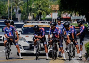 TSEN Ren Bao (paling kiri) bakal membarisi skuad lebuh raya negara ke Sukan SEA Thailand.